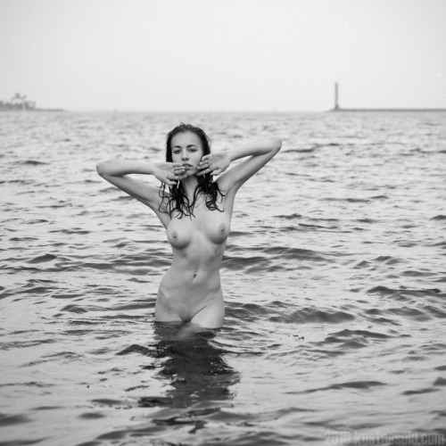 nude-woman:By  Konstantin Alexandroff