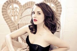 Alison Brie by Ramona Rosales. ♥