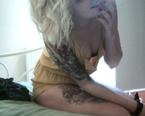 weed-and-legs:  dont even care if i keep reblogging it my hair and boobs look fab 
