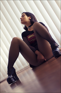 arieldoom:  savingthrowvssexy:  Supergirl by ~TheRitesOfUndeath