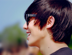 his flawless skin.. oh god&hellip;adams apple porn. *_*