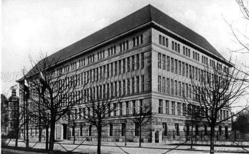 Peter Behrens: Düsseldorf, Mannesmann Haus, 1911. source