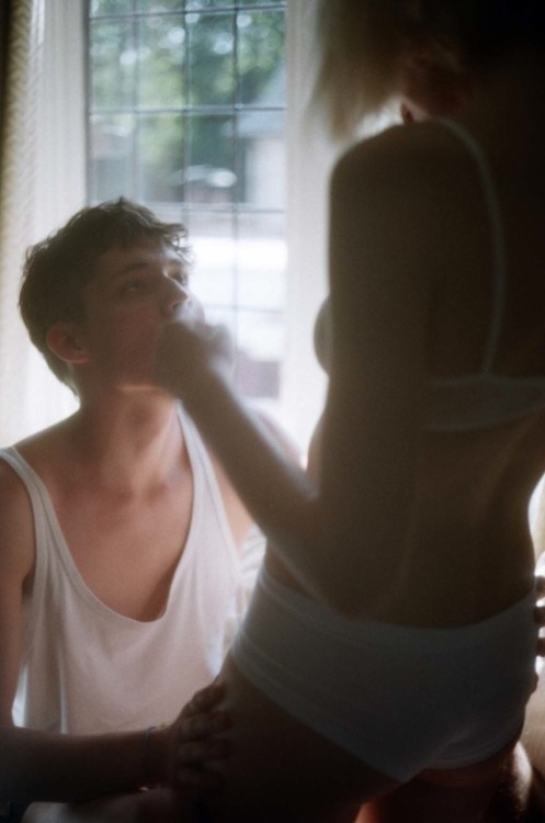 esangue:  Petra Collins 