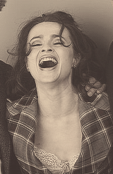9 Pictures > Helena Bonham Carter Smile 