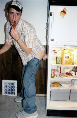 tumblinwithhotties:  Caught like this my mother’s main concern would be Close the door! Are you trying to cool the house?