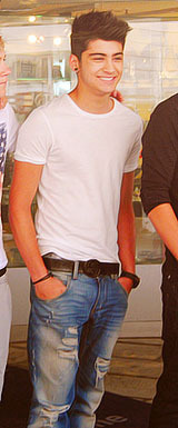 zaaaaaaaaayn para de ser lindo ! *-*
