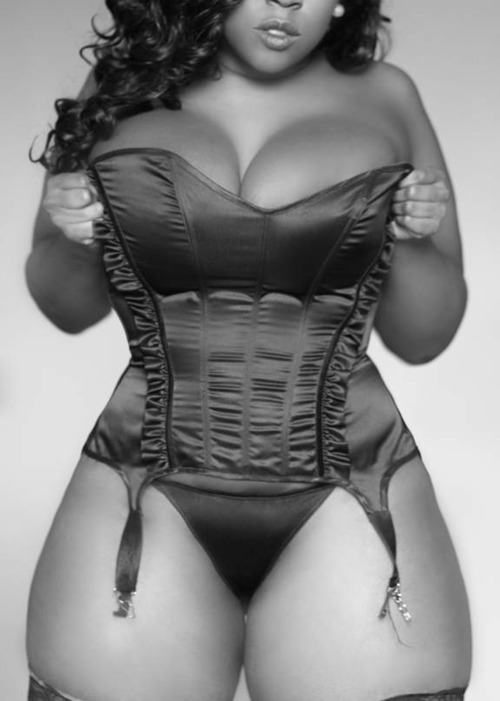 dakingtuck:  soldado84:  Black and white, simple and beautiful  imgTumble) 