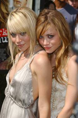 breastlover2366:  samhill4u2cnow: Love the Olsens…Always knew they were going to be gorgeous!!!! Mary kate and ashley So cute Kik breastlover2366