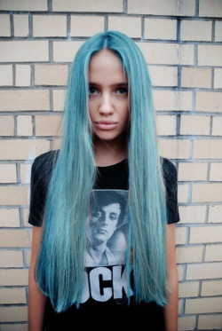 takeasneakpeak:   pastel hair,tattoos piercings,skate,grunge,smoke