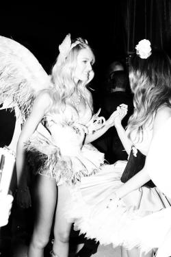 vsdreams:  Candice and Lily holding hands.
