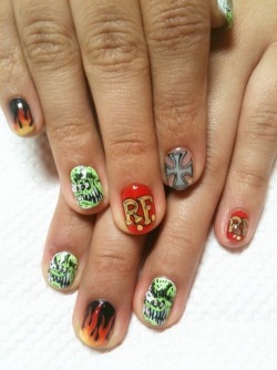 greasercreatures:  elwood-ziggurat:  FUCKING AWESOME!!!   Must. Have. Rat fink nails!!!