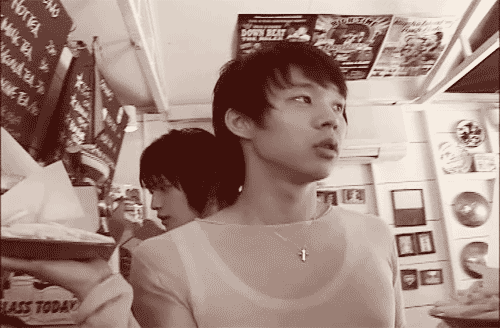 choosemebabyuhh:  waitress yoochun   Princess :’)