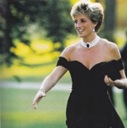 sped2424:  dianaspot:  ladyofwales:  June 29th, 1994: Diana was due to appear at a Vanity Fair dinner the same evening a television interview in which Charles had confessed to his extramarital affair with Camilla Parker-Boweles was to air. Knowing this,