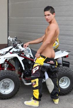 troyisnaked:  THOMAS WOOLF_BEL AMI   Nice