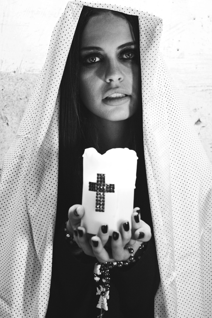 f-l-e-u-r-d-e-l-y-s:  A Religious Experience by Dilia Oviedo Styling – Ana Sting