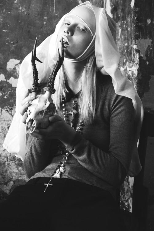 f-l-e-u-r-d-e-l-y-s:  A Religious Experience by Dilia Oviedo Styling – Ana Sting Models – Lauren Auerbach I literally crack!  
