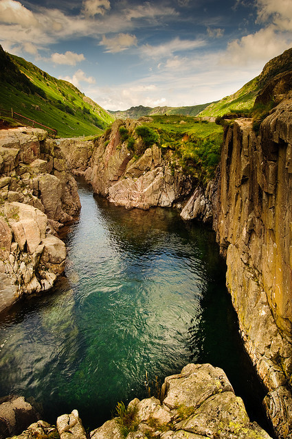 bluepueblo:  The Blackmoss Pot, Lake District, England photo via illegal 