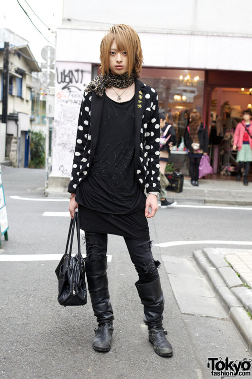 A stylish &amp; friendly Japanese host named Yui who we street snapped in Harajuku.