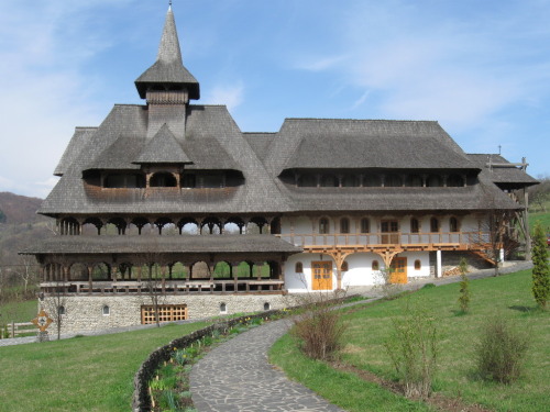 travelingcolors: SO BEAUTIFUL, CHRIS!  visitheworld: Barsana Monastery, Maramures, Romania (my 