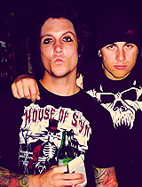 johnnyspurrplehair:  Happy fucking birthday faggot! ♥ best wishes from me and I