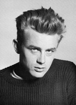 jamesdeandaily:  James Dean photographed