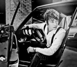 unpleasantlypleasant:   pick me up :D Oh Mr. Sexy, the things we could do in that car…    AHAHSJSJSJJAJA PERFECTION I swear i&rsquo;d attack him right then and there.