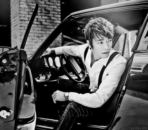 unpleasantlypleasant:   pick me up :D Oh Mr. Sexy, the things we could do in that car…    AHAHSJSJSJJAJA PERFECTION I swear i’d attack him right then and there.