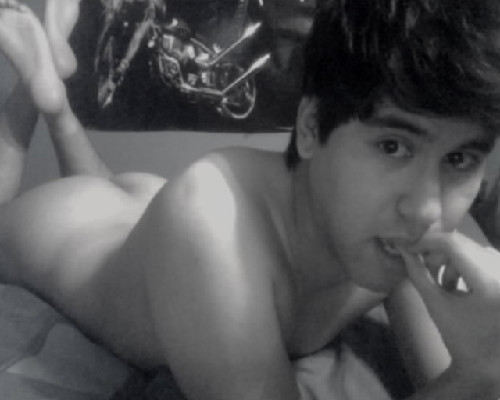 freakishlytallhomosexual:Home alone and naked :P 