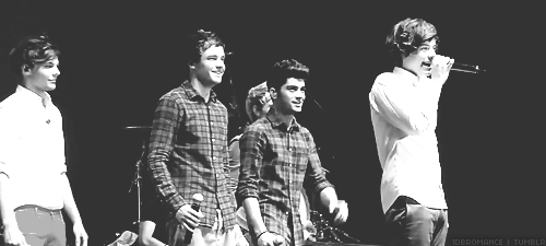 hharreh:   You don’t know… [x]  UAHSDUINZUJASNFHUINFDS OMG, IF I WAS ON THE CONCERT, I’D PROBABLY BE CRYING AND LAUGHING HARD. 