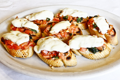 fyfatfood:  Bruschetta Pomodor (by eamadowms) 