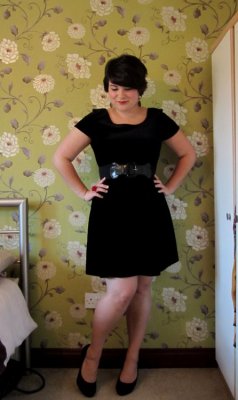 curveappeal:  I adore this blog! So many beautiful girls rocking their curves! I’m 23, 5’5 and a UK size 14/16 (this is a flattering dress!). I’m 176lbs and am a huge fan of belts and lipstick :)