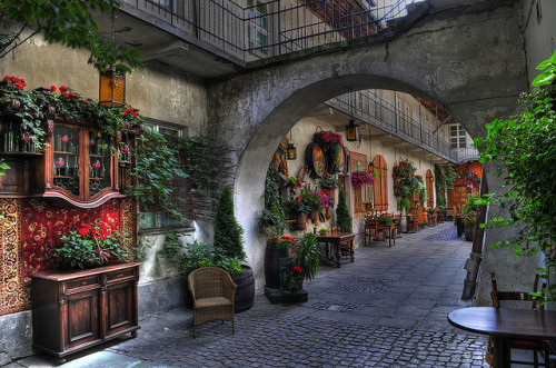 Stajnia cafe, Kazimierz, Krakow, Poland (by JerzyW).