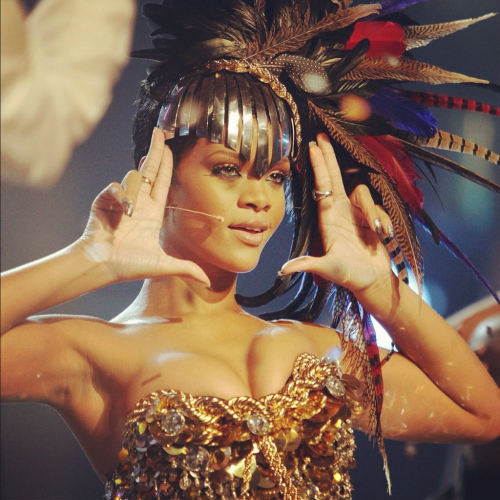 Throwback Thursday: Rihanna covers Madonna&rsquo;s Vogue at Fashion Rocks in 2008!