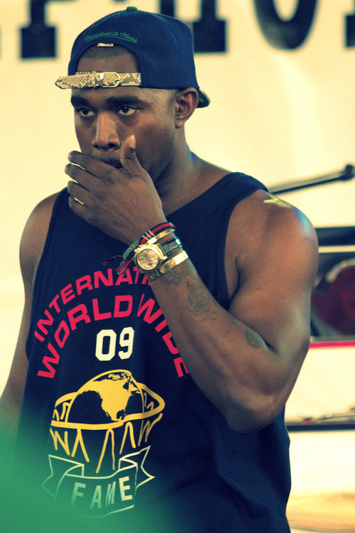asvpyeezy:  electricrainbow1:  why is he so cool??  ^^^cause hes god.