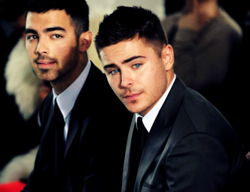 le-lumineux:  Oh hey baby &lt;3