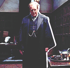 bloodymuggle:  ”..He’s back!” Harry Potter Alphabet → Cornelius Fudge 