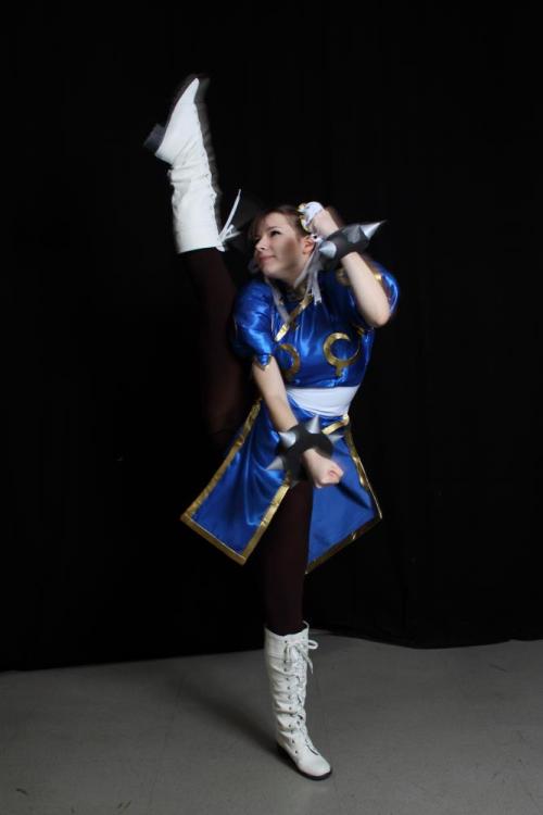 einhander:  Cosplay: Chun-Li by EnjiNight