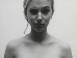 peau-rose:  graceeexo: Scarlett Johansson by Cliff Watts 2004  Just to depress you all, she was 19 or 20 here.  