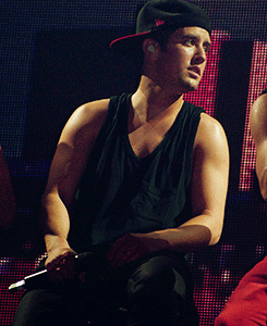 19hemmings:  When the lights go down in the city, you’ll be right there shining