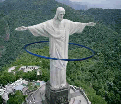 Aquele momento que até o Cristo Redentor brinca de bambolê melhor que você:
