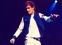 submalik-deactivated20130516:  Liam and Zayn things~~ Sharing/Swapping clothes 