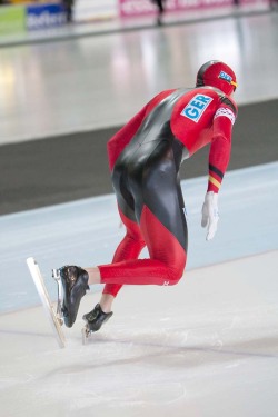 Un magnifique derrière de patineur — A magnificient skater’s derrière.