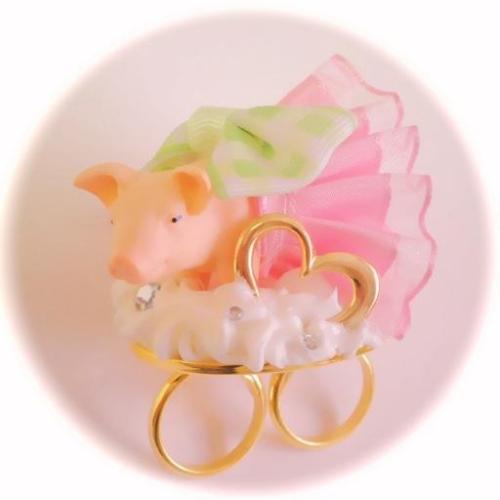 strawberryskies: Kawaii pig ring is now mine hohohoho  ♥ ♥ Made by Kuma Miki