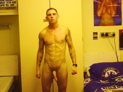 hungdudes:  SEXY SMOOTH SOLDIER !!!