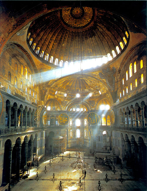 architectura:  Hagia Sophia is a former Orthodox patriarchal basilica, later a mosque, and now a museum in Istanbul, Turkey. From the date of its dedication in 360 until 1453, it served as the Greek Patriarchal cathedral of Constantinople, except