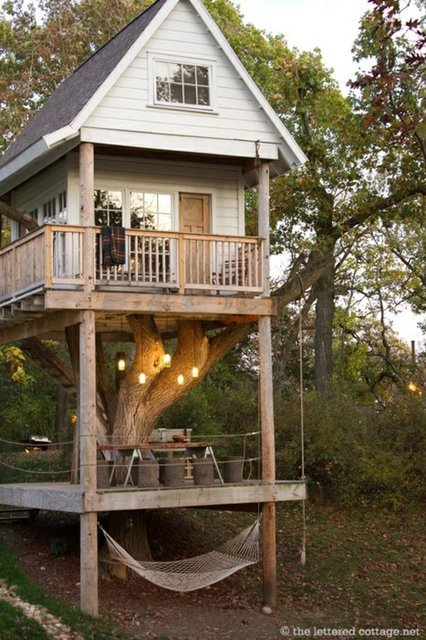 amyfaye11:  So researching tree houses I have been influenced to include an idea like this in my final project at college. Tree houses are brilliant and I would personally live in one, Also I think there should be more of them. I’m sorry but they