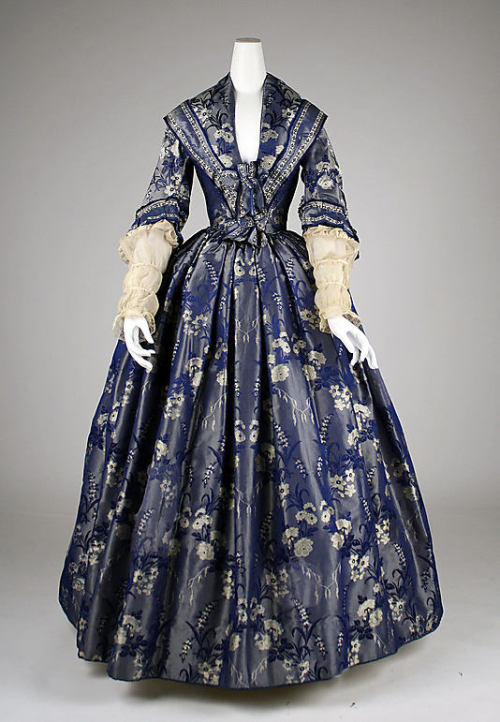 the-fisher-queen: omgthatdress: Dress 1842 The Metropolitan Museum of Art This is so beautiful.