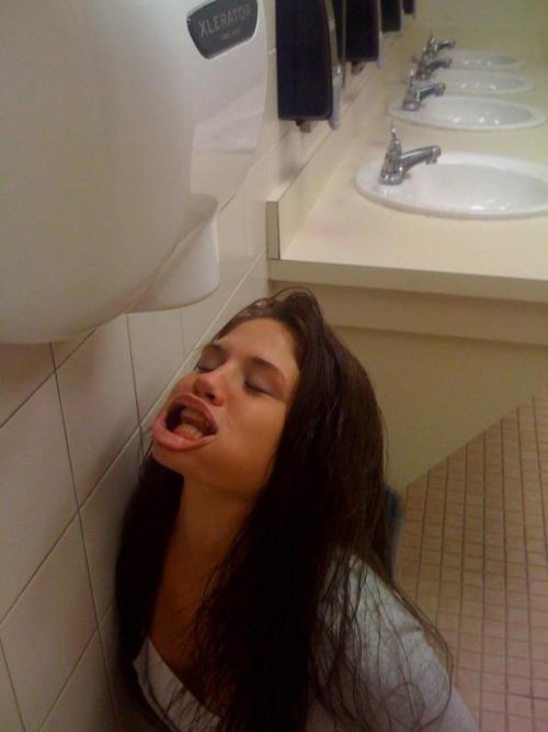 nickkphoenix:  keepingupwiththekardacheyennes:  someone just posted this picture on facebook   JESUS CHRIST