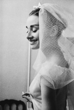 theniftyfifties:  Audrey Hepburn 