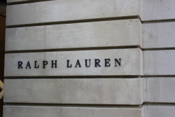 blissau:  uh-huh—honey:  breathinchanel:  fashion blog. more here :)  I follow similar  